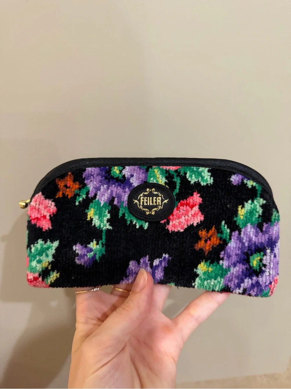FEILER POUCH LIKE NEW - Picture 1 of 2